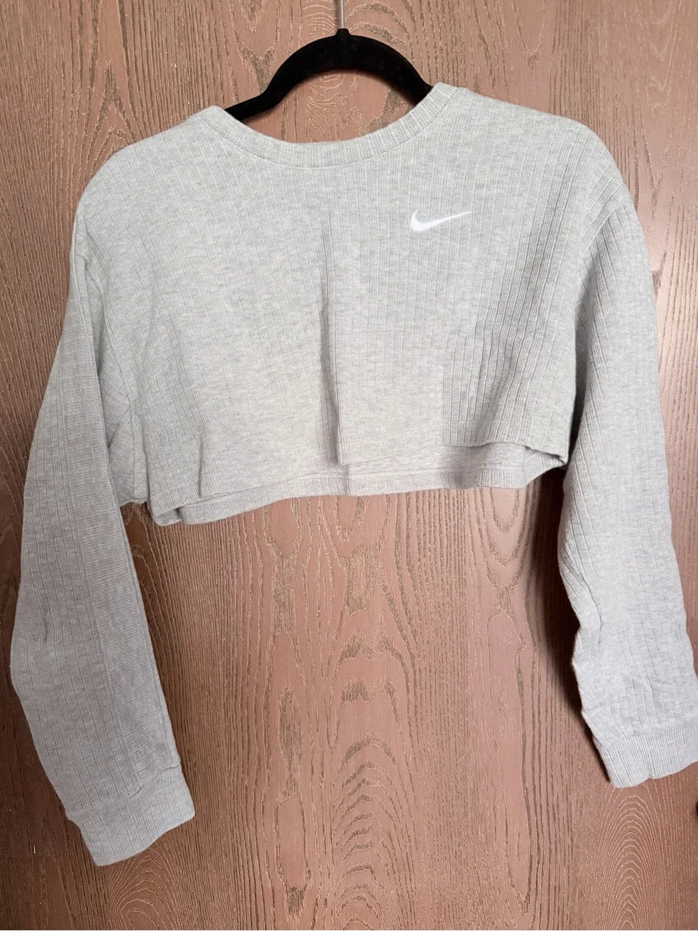 Nike Light Gray Ribbed Cropped Long-Sleeve Top